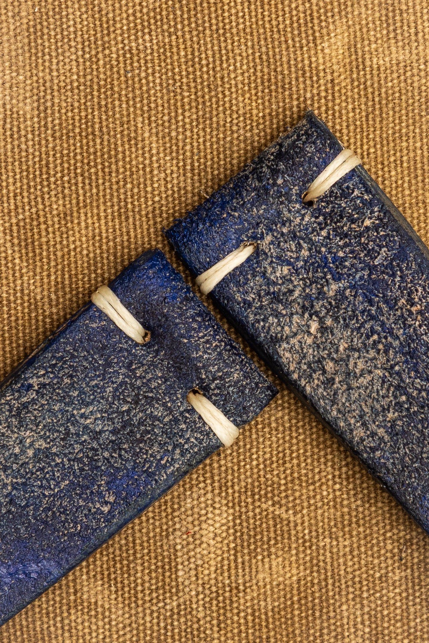 Cinturino "Tamponato" in Crosta tinto a mano - Blue