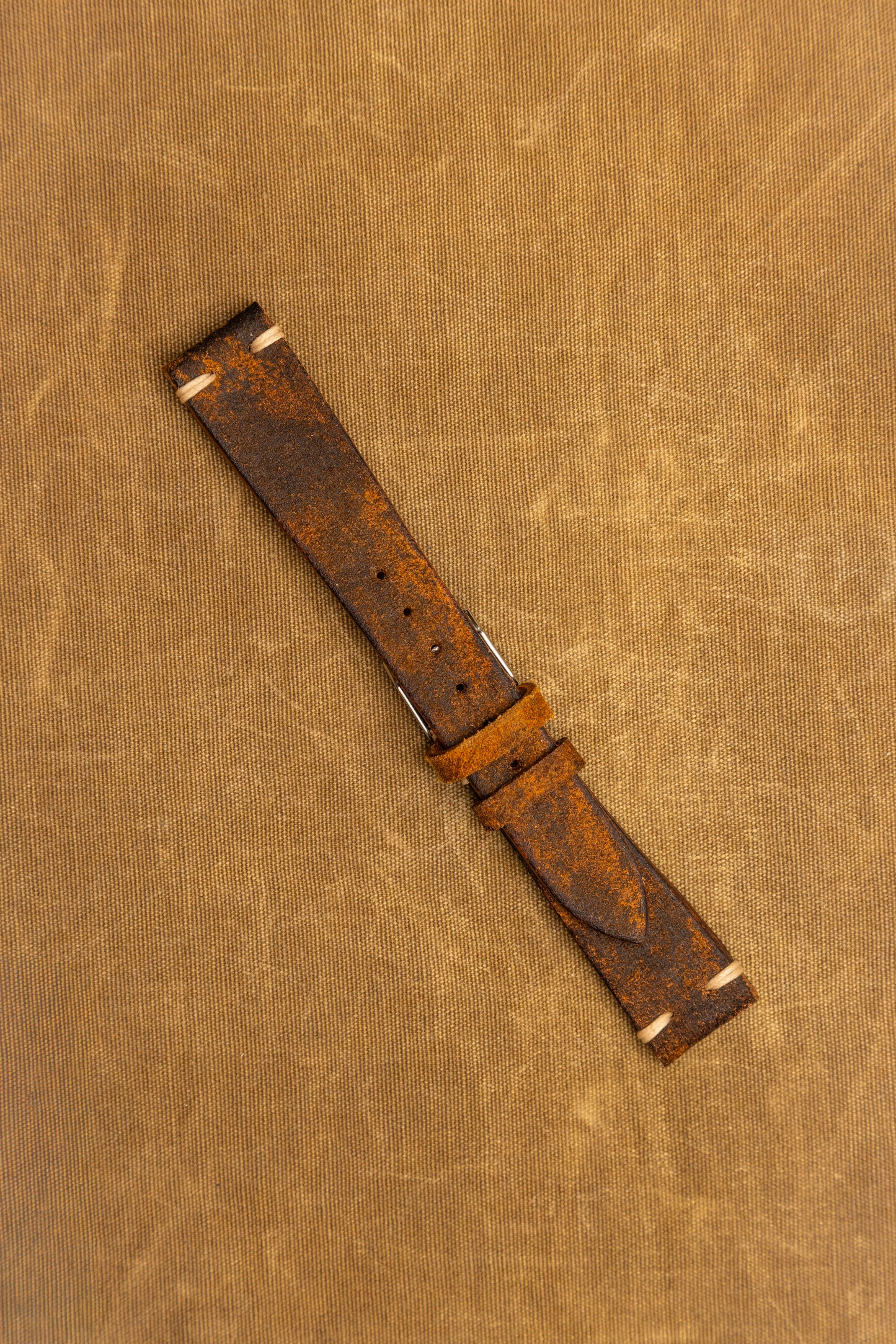 Cinturino "Tamponato" in Crosta tinto a mano - Marrone Cognac